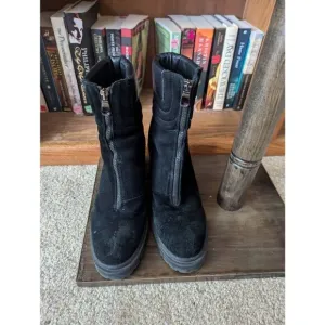 Emanuele Castro Ankle Lug Boots Black Suede And Leather Sz 40 EU 10 US