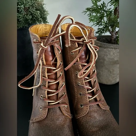 EUC FRYE WOMEN’S SABRINA 6G HAND BURNISHED LEATHER WORK COMBAT BOOT, 9