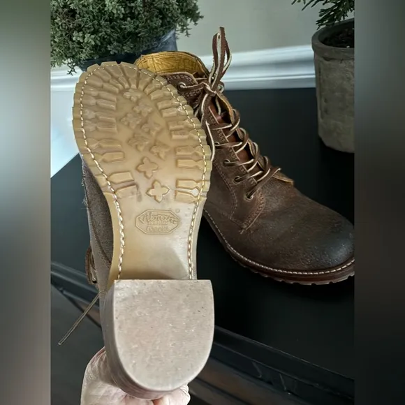 EUC FRYE WOMEN’S SABRINA 6G HAND BURNISHED LEATHER WORK COMBAT BOOT, 9