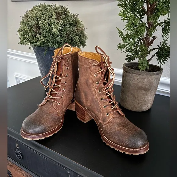 EUC FRYE WOMEN’S SABRINA 6G HAND BURNISHED LEATHER WORK COMBAT BOOT, 9