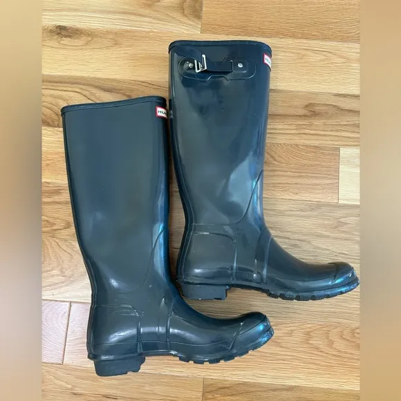 EUC tall Hunter boots, women’s size 10 with boot socks midnight dark gray