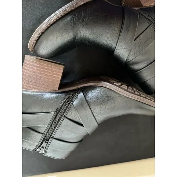 Eurosoft by Sofft Women's Black Strappy Faux Leather Booties Ankle Boots Size 7M