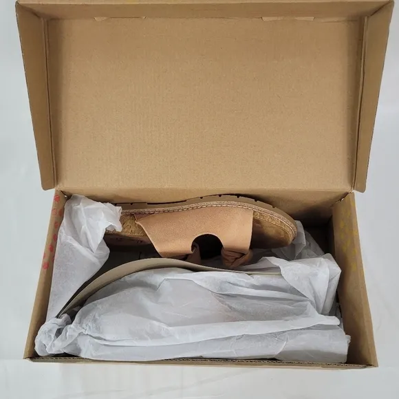 Eurosoft By Sofft Women's Golden Sandals Light Pink Size 6.5M New In Box