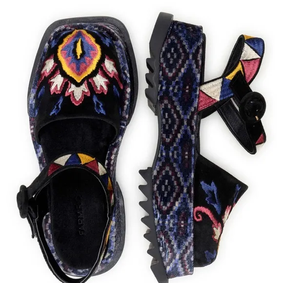 Farm Rio Black Closed Toe Platform Sandal