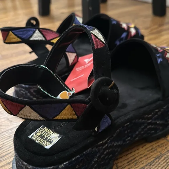 Farm Rio Black Closed Toe Platform Sandal