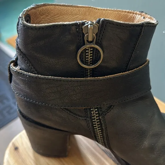 FIORENTINI   BAKER Black Leather Ankle Boots, Size 6