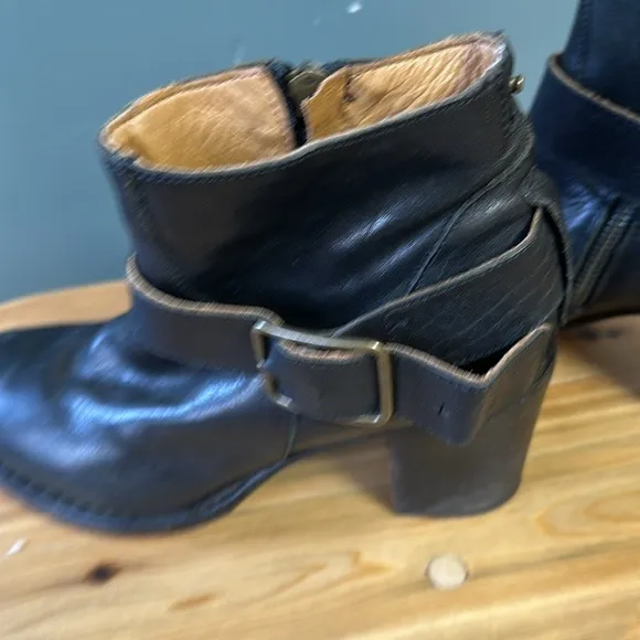 FIORENTINI   BAKER Black Leather Ankle Boots, Size 6