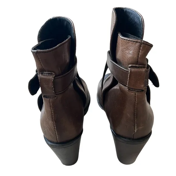 FIORENTINI   BAKER HEELED ANKLE BOOTS STRAP DETAIL WOMENS SIZE 9 LEATHER