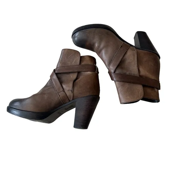 FIORENTINI   BAKER HEELED ANKLE BOOTS STRAP DETAIL WOMENS SIZE 9 LEATHER