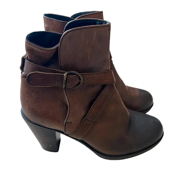 FIORENTINI   BAKER HEELED ANKLE BOOTS STRAP DETAIL WOMENS SIZE 9 LEATHER