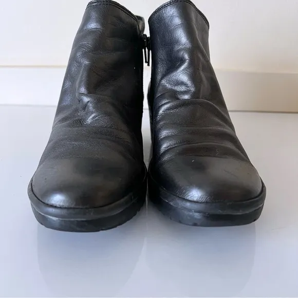 FLY London Wezo Gray metallic Leather Ankle boots Women’s Sz 37