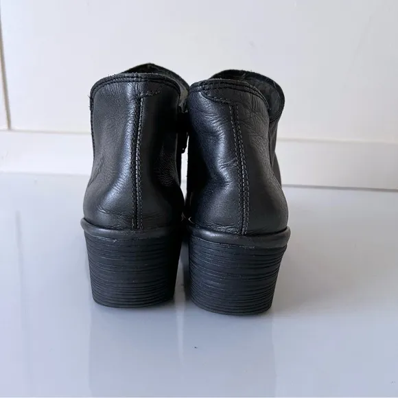 FLY London Wezo Gray metallic Leather Ankle boots Women’s Sz 37