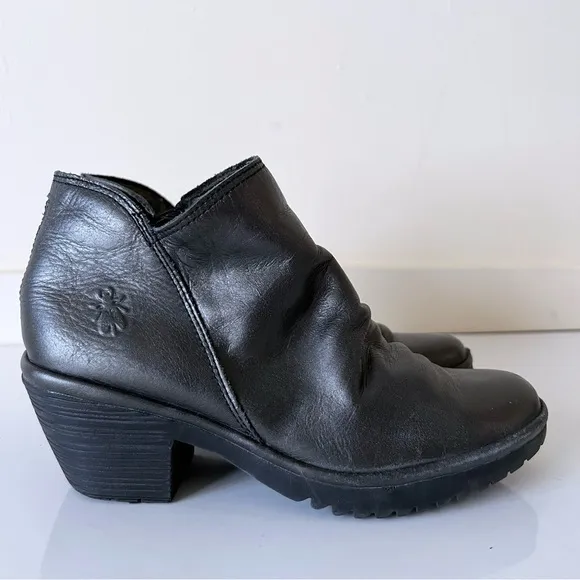 FLY London Wezo Gray metallic Leather Ankle boots Women’s Sz 37