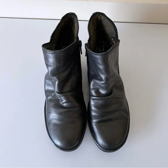 FLY London Wezo Gray metallic Leather Ankle boots Women’s Sz 37