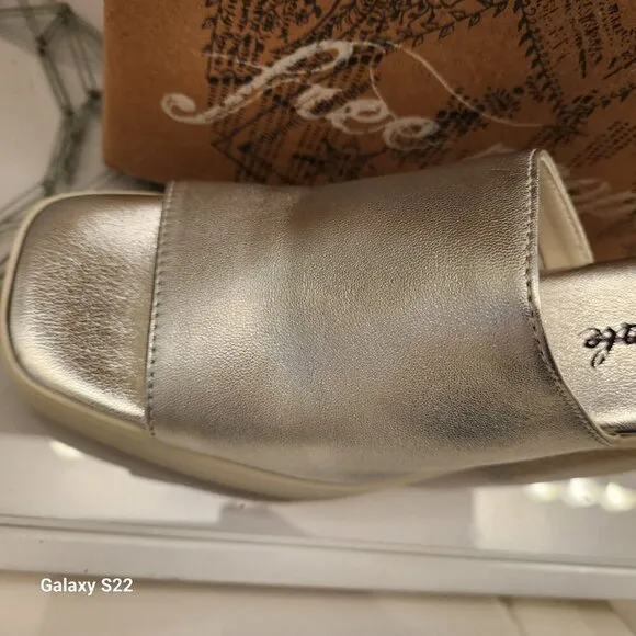 Free People &quot;Zoe&quot; Silver Platform Sandals. NIB. Size Various
