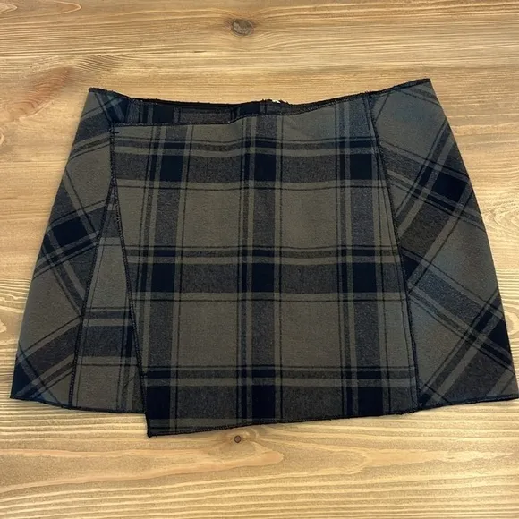 Free People Black Taupe Mid Rise Plaid Asymmetrical Mini Demi Wrap Skirt Size 4