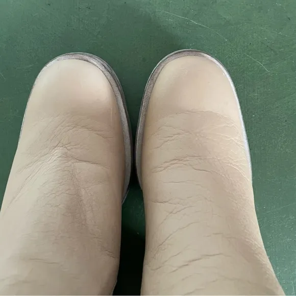 Free People ESSENTIAL CHELSEA Boots in Sandy Beige Leather *Spain*