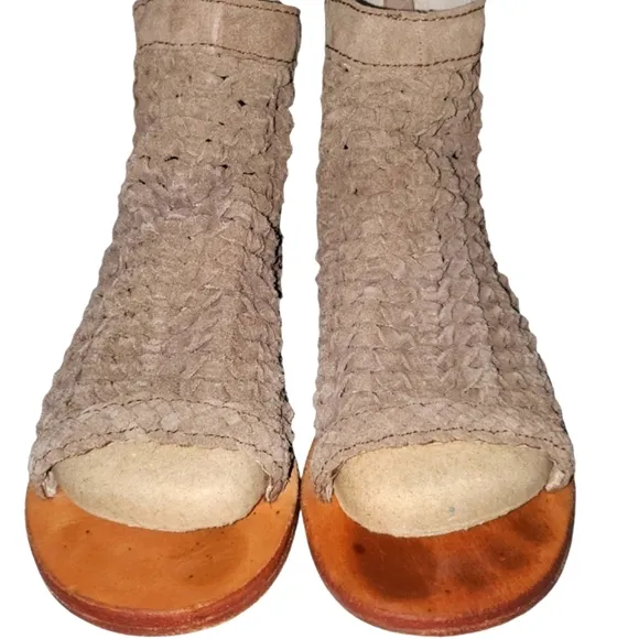 FREE PEOPLE Island Cruiser Taupe Suede Zip-up Sandals Women's Size EU 38 USA 7.5