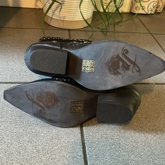 Free People Joelton Studded Western Boots. NWT