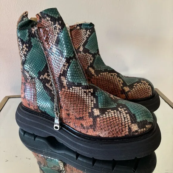 Free People Mara Snake Print Zip Moto Ankle Boots Size 9 Eur 40