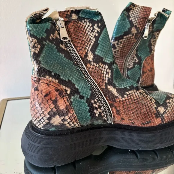 Free People Mara Snake Print Zip Moto Ankle Boots Size 9 Eur 40