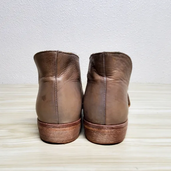 Free People Stylish Two-Tone Ankle Boots Size 37