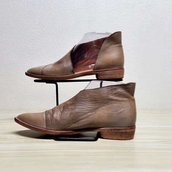 Free People Stylish Two-Tone Ankle Boots Size 37