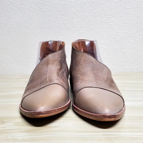 Free People Stylish Two-Tone Ankle Boots Size 37