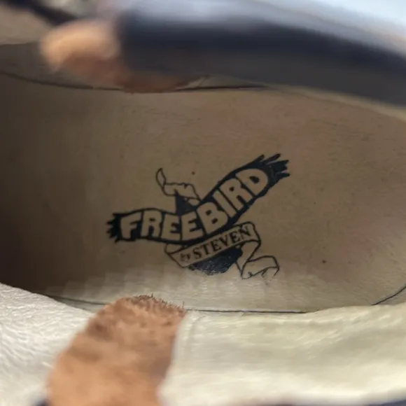 Freebird by Steven Grand Buckle Strap Ankle Booties sz|9