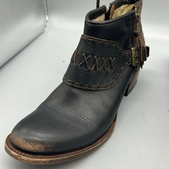 Freebird by Steven Grand Buckle Strap Ankle Booties sz|9