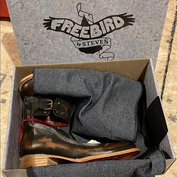 Freebird by Steven Moana Ankle Boots - Black ✨NEW✨