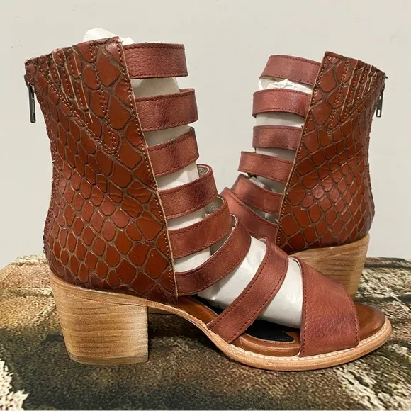 Freebird Rust Country Sandals Size 8