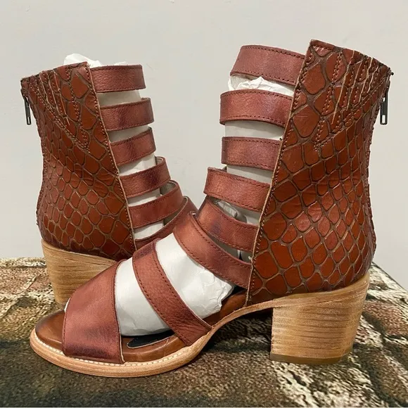 Freebird Rust Country Sandals Size 8