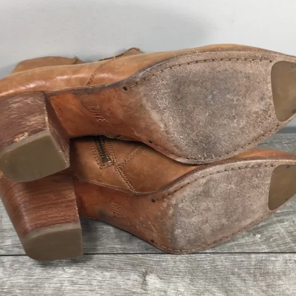 FRYE 71345 Jennifer Cognac Side Zip Stacked Womens Leather Bootie Boots Size 9.5
