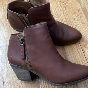 Frye Brown Leather Judith Zip Ankle Boots 7