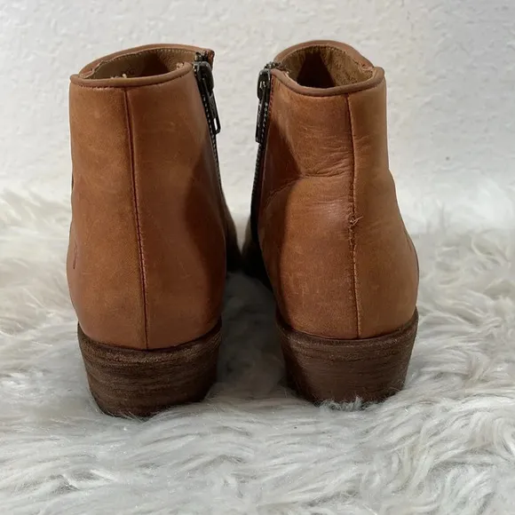 Frye Carson Piping Cognac DISTRESSED LEATHER Ankle Bootie Heel Side Zip Size 7.5