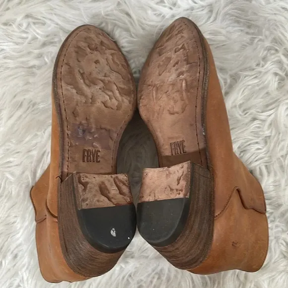 Frye Carson Piping Cognac DISTRESSED LEATHER Ankle Bootie Heel Side Zip Size 7.5