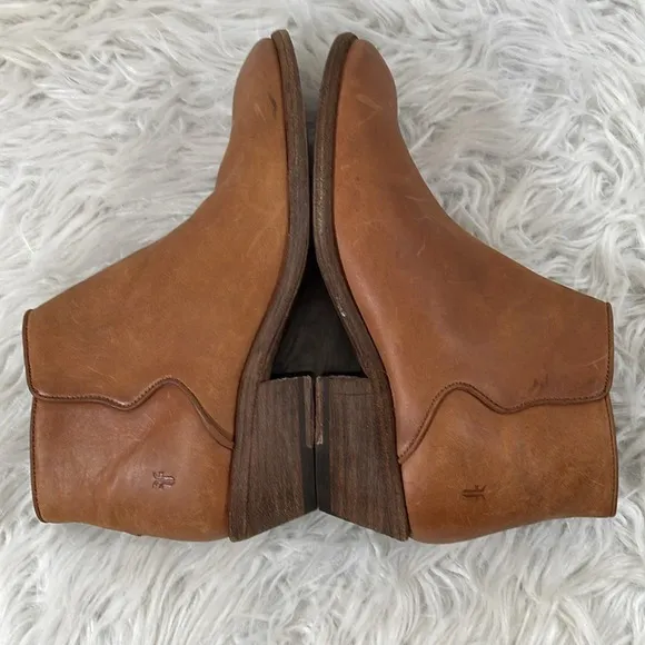 Frye Carson Piping Cognac DISTRESSED LEATHER Ankle Bootie Heel Side Zip Size 7.5