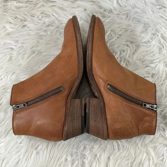Frye Carson Piping Cognac DISTRESSED LEATHER Ankle Bootie Heel Side Zip Size 7.5