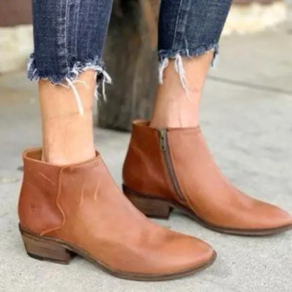 Frye Carson Piping Cognac DISTRESSED LEATHER Ankle Bootie Heel Side Zip Size 7.5