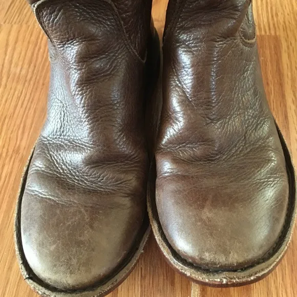 Frye kids brown Paige tall boots size 1