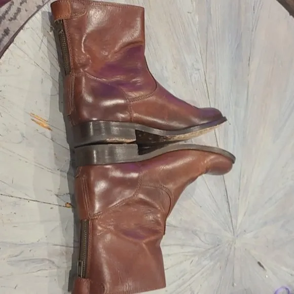 Frye Melissa Button Back Ankle Boots - Size 5.5