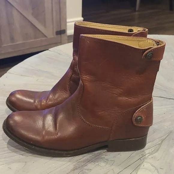 Frye Melissa Button Back Ankle Boots - Size 5.5