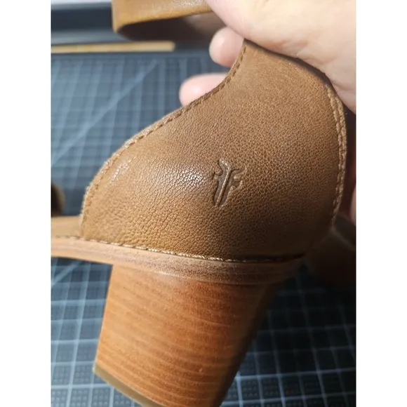 Frye Women's Brielle Back Zip Heeled Sandal, Cognac, women Sz 9.5M