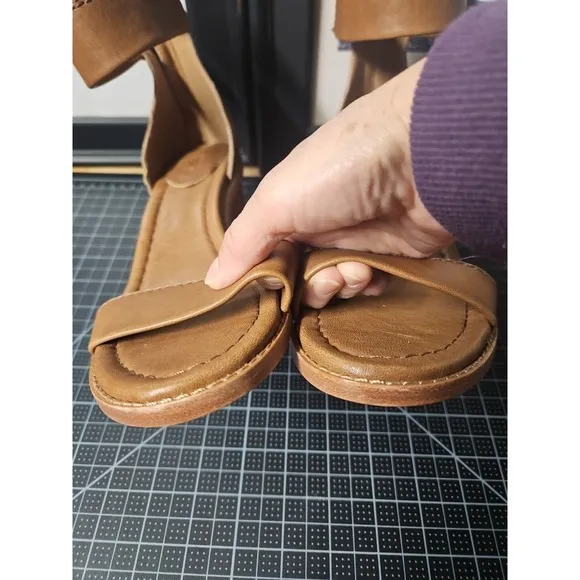 Frye Women's Brielle Back Zip Heeled Sandal, Cognac, women Sz 9.5M