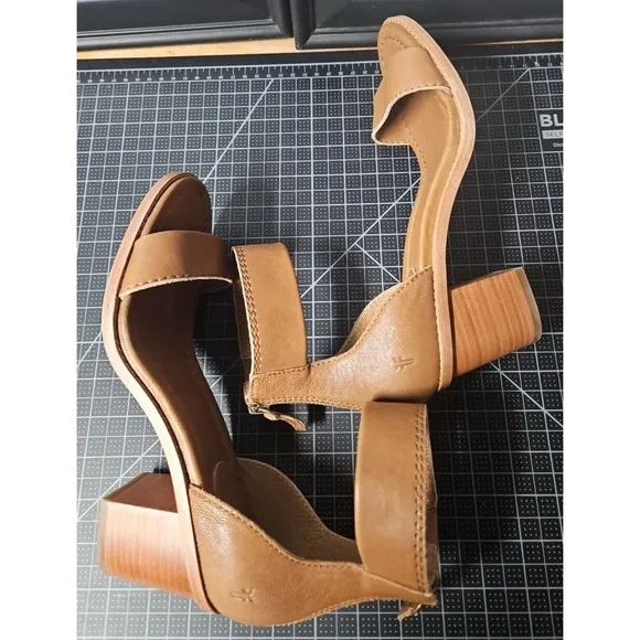 Frye Women's Brielle Back Zip Heeled Sandal, Cognac, women Sz 9.5M