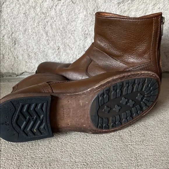 FRYE Women's Tyler Engineer Ankle Boots Cognac Leather Size 9B