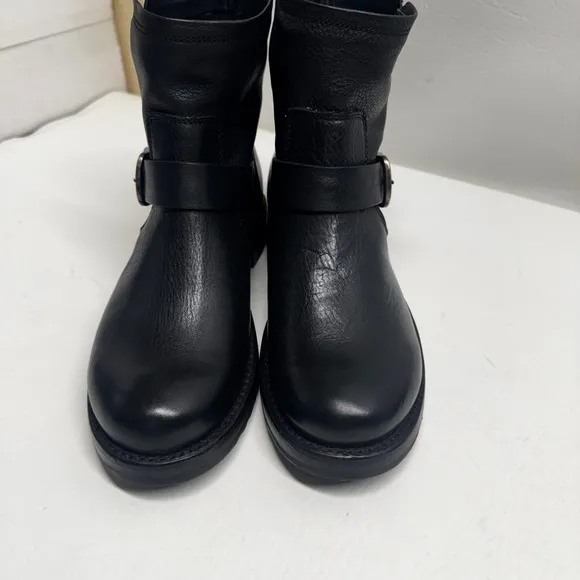 FRYE Women’s Veronica flex bootie’s Black Leather Ankle Boots with Buckle Sz 8B