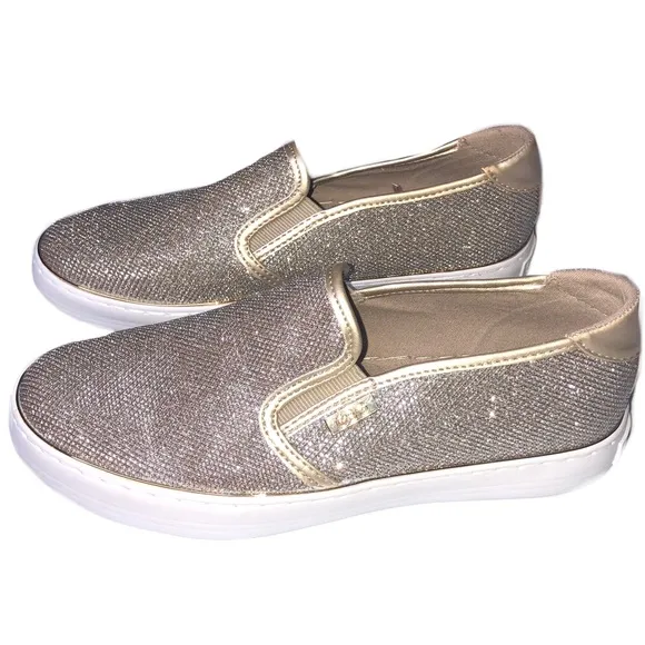 G By Guess Los Angeles Golly’s slip on shoes