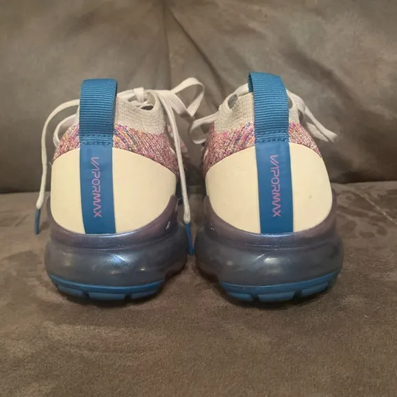 Girls size 7 Vapor max Nikes athletic shoes